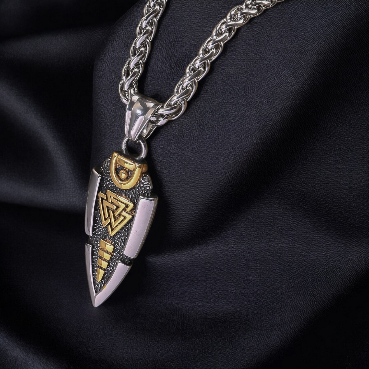 Vikingahalsband "Valknut-arrowhead"